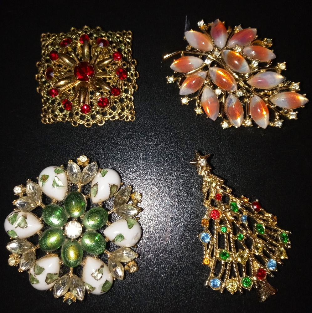 Set of gemstone brooches